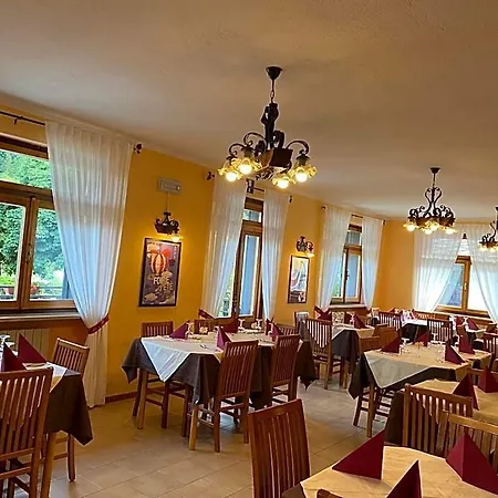 Col Serena إتروبليس